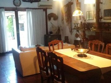MUY BUENA UBICACIÓN - AMPLIO TERRENO - MUY BUEN CHALET APTO 2 FAMILIAS