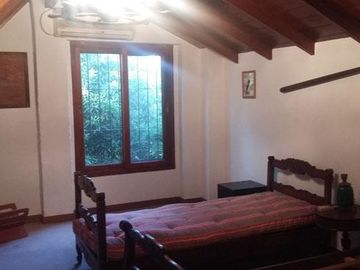 MUY BUENA UBICACIÓN - AMPLIO TERRENO - MUY BUEN CHALET APTO 2 FAMILIAS