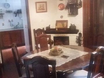 MUY BUENA UBICACIÓN - AMPLIO TERRENO - MUY BUEN CHALET APTO 2 FAMILIAS