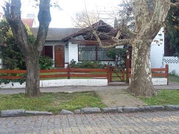 MUY BUENA UBICACIÓN - AMPLIO TERRENO - MUY BUEN CHALET APTO 2 FAMILIAS