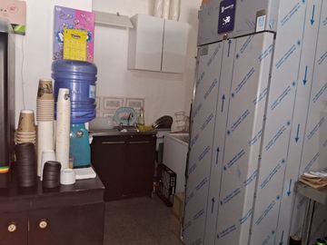 Heladería y cafetería en centro de Colina, derecho a llaves, funcionando