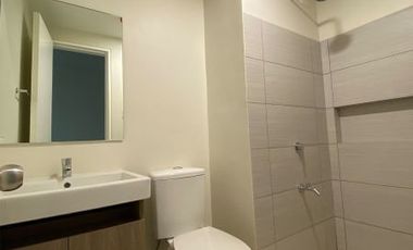 For Sale Spacious Studio Condo in The Vantage at Kapitolyo by Rockwell Primaries in Pasig City (10 mins. to BGC!)