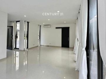 Dijual Rumah Brand New Colonial Modern Ada Swimming Pool