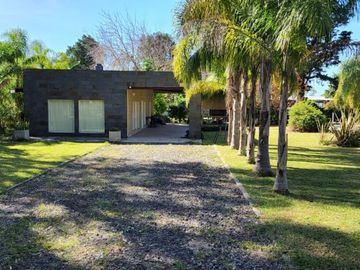 En venta casa quinta zona Las Acacias, gran espacio verde parquizado, lista para entrar a vivir !