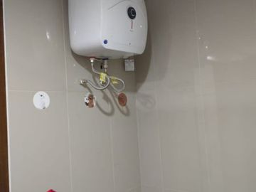 Di jual apartement full furnish menghadap mall. lokasi strategis & bebas banjir