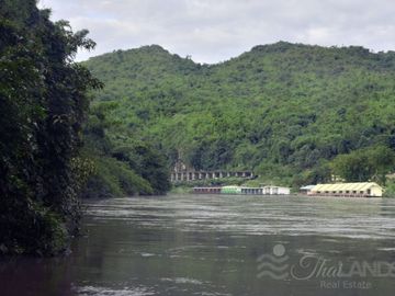 STUNNING LARGE PROPERTY WITH 270 METERS OF RIVERSIDE AND INCREDIBLE MOUNTAIN VIEWS!!!