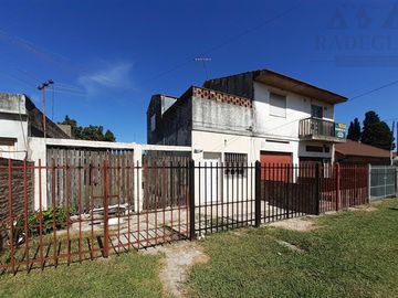 Chalet en Burzaco a 300 metros de H. Yrigoyen