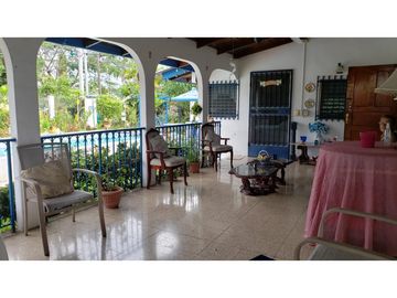 VENTA DE CASA FAMILIAR EN CHAME