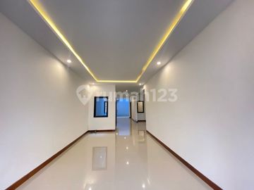 Rumah Brand New Modern Classic Akses Mudah Ke Tol di Cinere