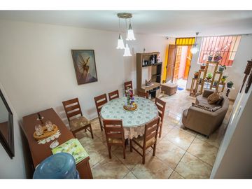 VENDO CASA  EN URB. LOS JARDINES CERCA AL OPEN PLAZA - TRUJILLO