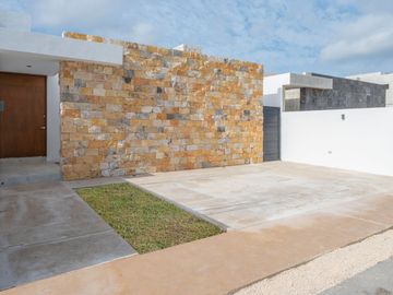 Casa en Venta Mérida, de 1 planta, Privada Nadira, Conkal ( Mod. Lúmina)