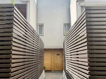 Thownhouse Triple , impecable, 3D, 3B, 3E,1B, patio, quincho