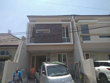 Rumah baru minimalis di manyar tirtoasri