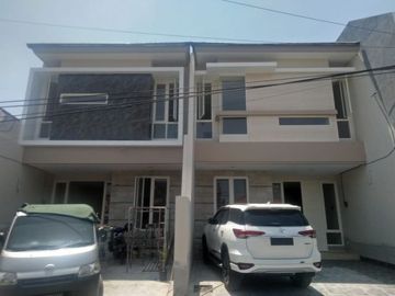Rumah baru minimalis di manyar tirtoasri