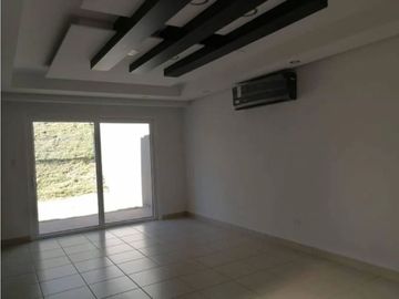 SE VENDE CASA PASEO DEL NORTE PH VICTORIA CON LNEA BLANCA