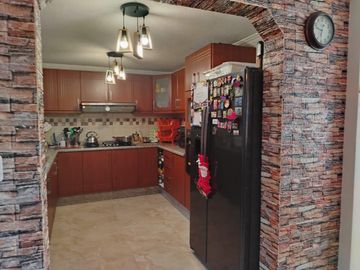 Casa en Venta de 128m2 de construcción, ubicada en el  Dean bajo, a 500m de Colegio Gutembe