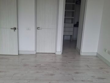 apartamento en arriendo en loma el chocho. Cod A9434044