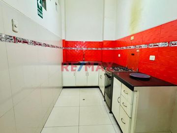 🏢 Venta de Local Comercial en Trujillo con Doble puerta de Ingreso– Ideal para Inversionistas del Rubro Mayorista, Retail o Servicios
Este local de 3