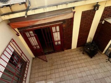 Departamento Tipo Casa en venta en Bernal Oeste