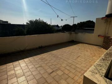 Departamento Tipo Casa en venta en Bernal Oeste