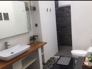 6 Bedroom House for sale