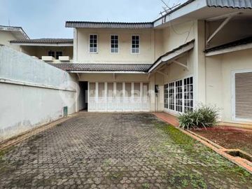 Rumah Luas dengan Lahan 1.062 M² Dekat Tol Limo