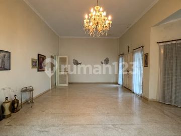 Rumah Luas dengan Lahan 1.062 M² Dekat Tol Limo