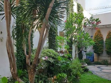 Rumah Villa Valensia Pakuwon Indah, Strategis, Siap Huni, Furnish