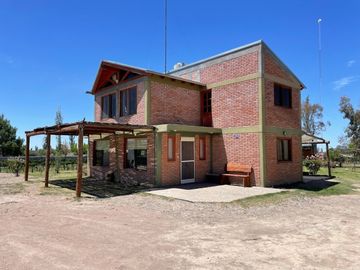 CASA QUINTA DE DOS PLANTAS CON TERRENO DE 5000mÂ²