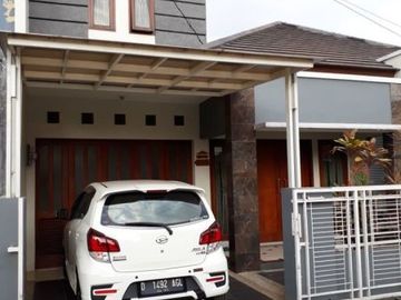 Rumah nyaman @di Cisaranten full Furnised Dekat ke Kawasan Arcamanik, Antapani dan Soekarno Hatta