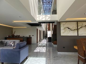 Casa en Venta de 4 recámaras y Vista a Campo de Golf en LA VISTA!!