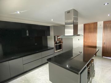 Casa en Venta de 4 recámaras y Vista a Campo de Golf en LA VISTA!!