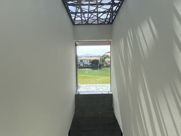 Casa en Venta de 4 recámaras y Vista a Campo de Golf en LA VISTA!!