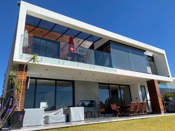 Casa en Venta de 4 recámaras y Vista a Campo de Golf en LA VISTA!!