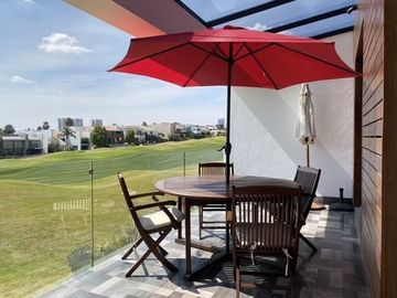 Casa en Venta de 4 recámaras y Vista a Campo de Golf en LA VISTA!!
