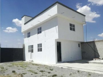 Renta y venta de Hectárea bardeada con casa nueva  y bodegas