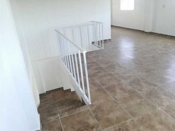 Renta y venta de Hectárea bardeada con casa nueva  y bodegas