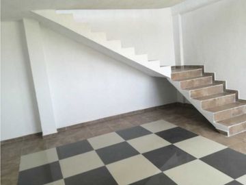 Renta y venta de Hectárea bardeada con casa nueva  y bodegas