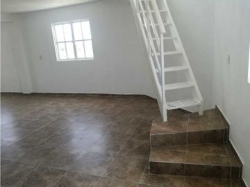 Renta y venta de Hectárea bardeada con casa nueva  y bodegas