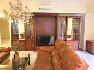 Dijual Apartemen Menteng Executive Type 4 Bedroom Harga Terjun Bebas!