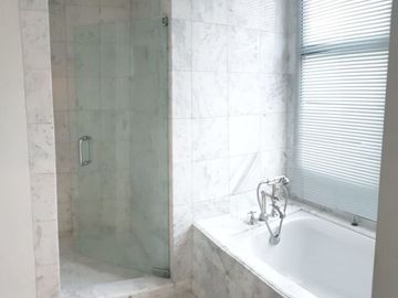 Dijual Apartemen Menteng Executive Type 4 Bedroom Harga Terjun Bebas!