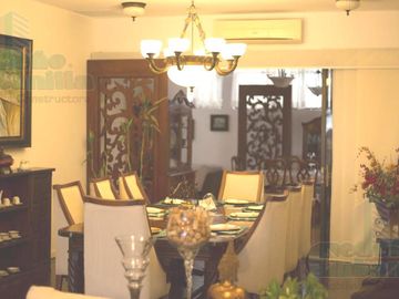 SE VENDE HERMOSA VILLA EN LOMAS DE URDESA CON ESPECTACULAR VISTA