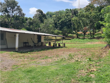 Se vende Terreno de 12000 mts2 en Villa Rosario Capira