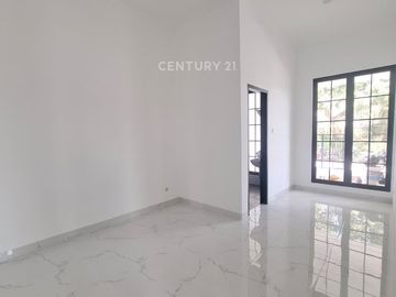 Rumah Hook Siap Huni Harga Menarik Bebas Banjir Dekat Bintaro
