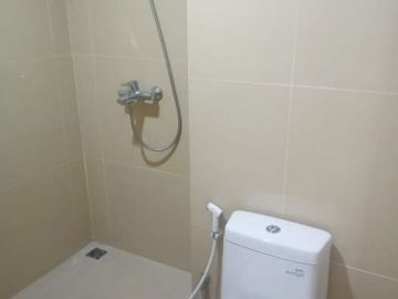 APARTEMEN GRAND SUNGKONO LAGOON TOWER CASPIAN SEMI FURNISH JUAL RUGI