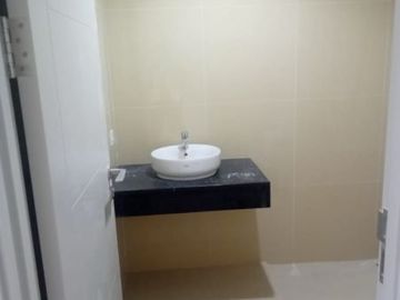 APARTEMEN GRAND SUNGKONO LAGOON TOWER CASPIAN SEMI FURNISH JUAL RUGI
