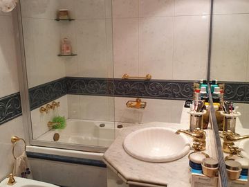 IMPORTANTE PISO DE 200 M2 TOTALES CON 2 COCHERAS