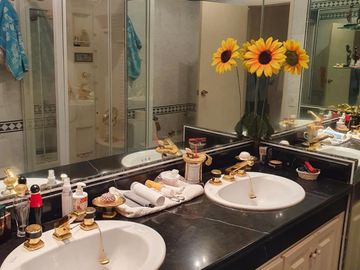 IMPORTANTE PISO DE 200 M2 TOTALES CON 2 COCHERAS