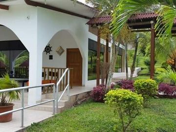 Centro recreativo de 2.5 hectáreas en venta, a 25 minutos de la ciudad de Tarapoto. Ver video!! 🎬