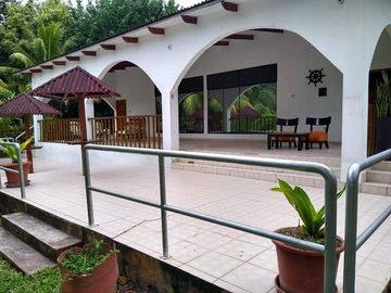 Centro recreativo de 2.5 hectáreas en venta, a 25 minutos de la ciudad de Tarapoto. Ver video!! 🎬